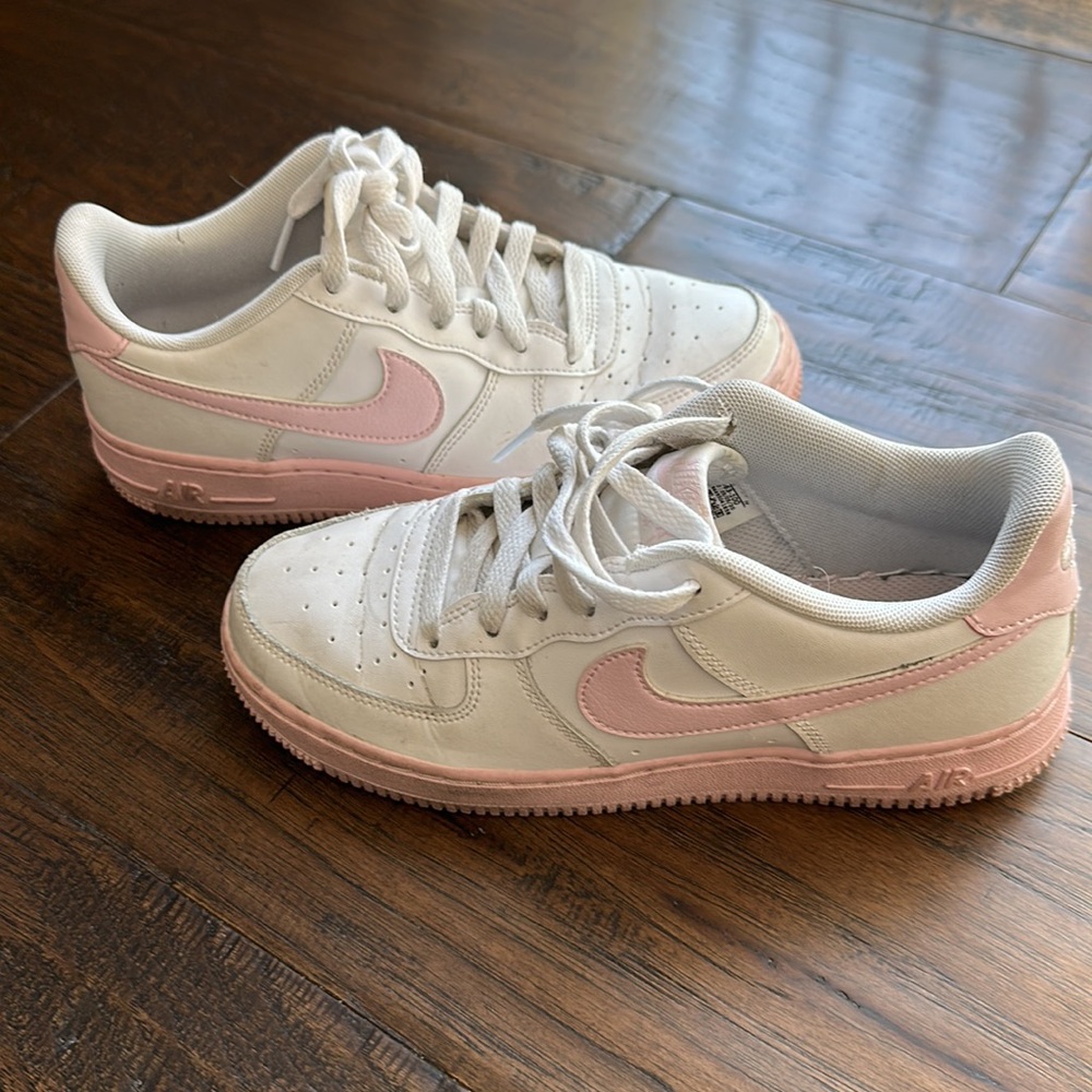 PINK NIKES